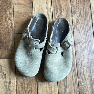 Birkenstock Boston Clogs in Taupe Suede